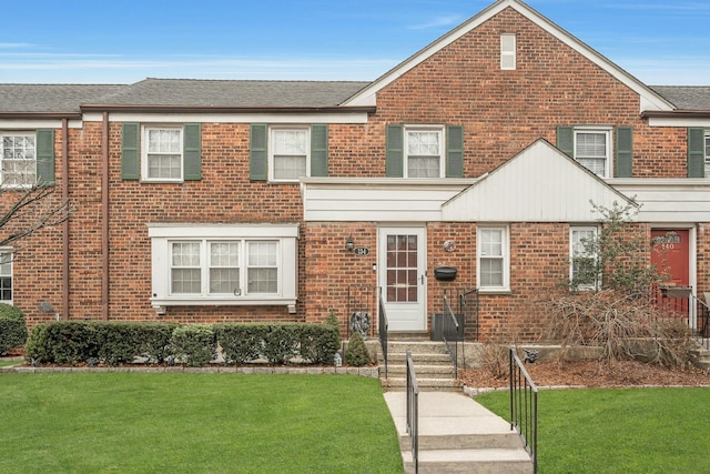 view of front of home with a front yard