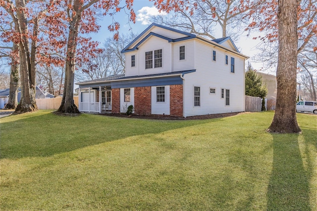 view of front property featuring a front yard