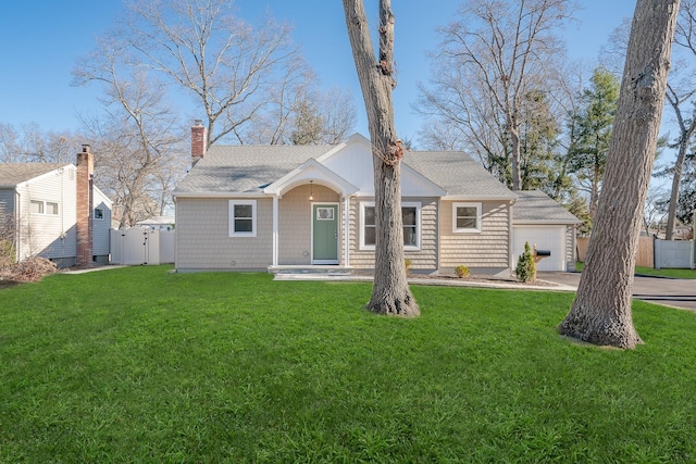 view of front facade featuring a garage and a front lawn