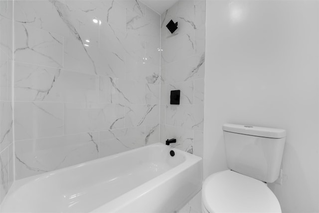 bathroom with toilet and tiled shower / bath combo