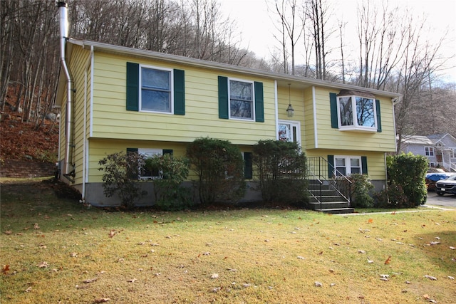 split foyer home with a front yard