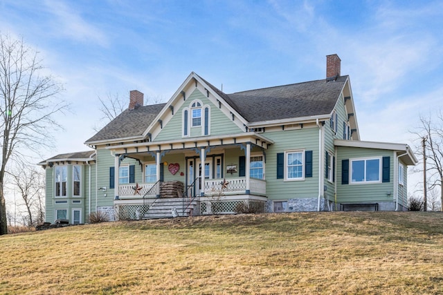 view of front of property featuring covered porch and a front lawn