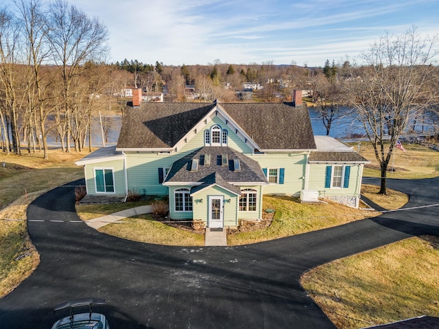 view of front of house featuring a front yard