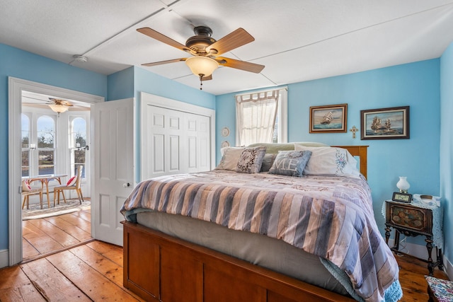 bedroom with ceiling fan, light wood-type flooring, and a closet