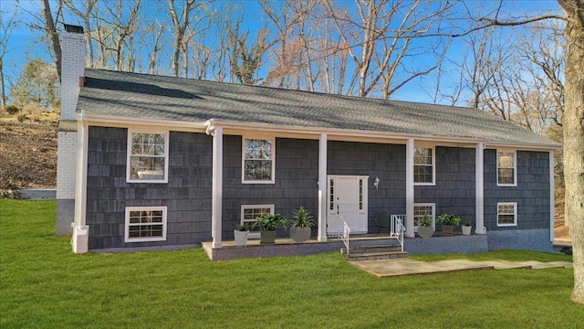 raised ranch featuring a front lawn