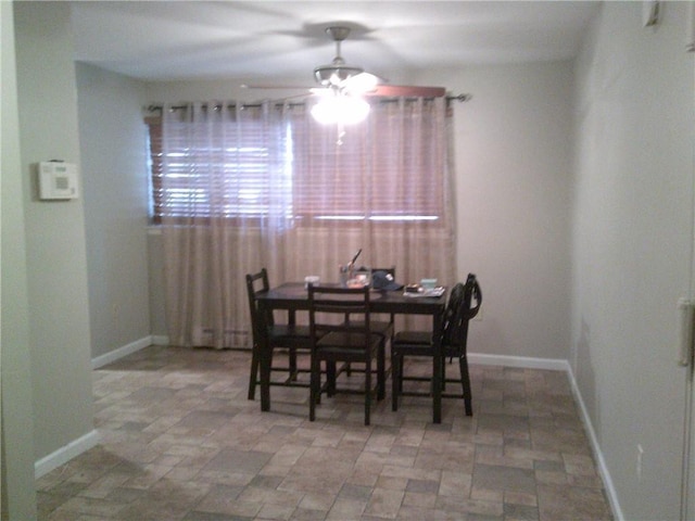 dining room with ceiling fan