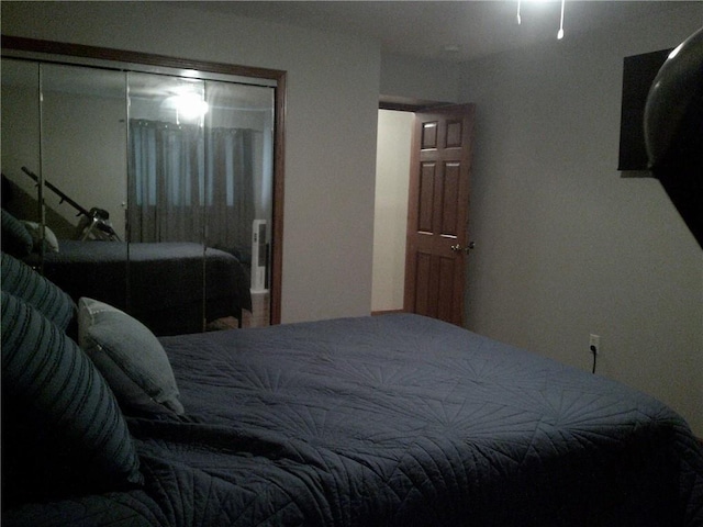 bedroom featuring a closet