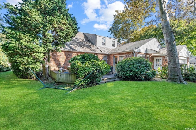 view of front of home featuring a front yard