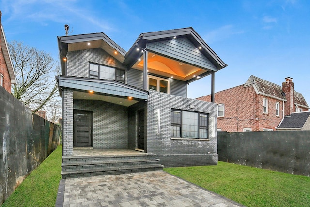 view of front facade with a front yard