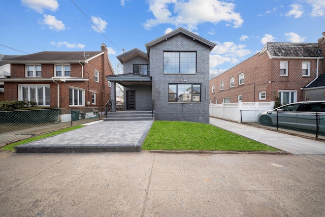 view of front of house featuring a front lawn