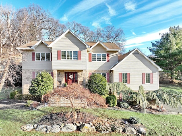 view of front of property with a front yard