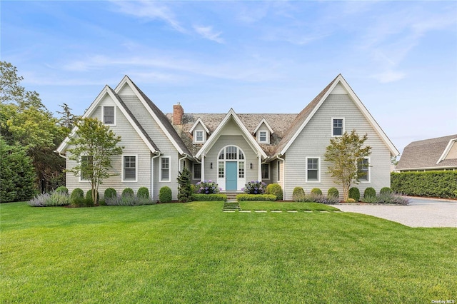 view of front facade featuring a front yard