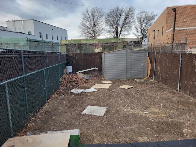 view of yard with a storage unit