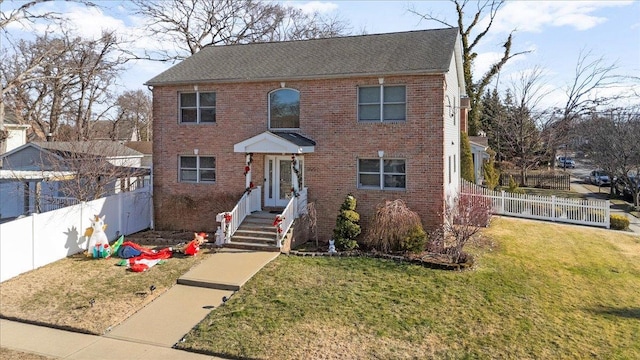 view of front of home featuring a front yard