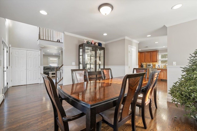 dining space with recessed lighting, dark wood finished floors, wainscoting, and crown molding