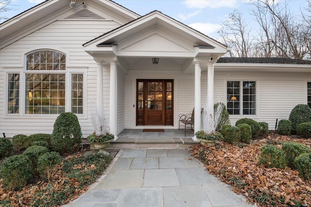 property entrance featuring a porch