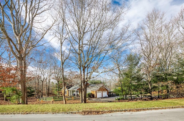 view of front of house featuring a garage and a front lawn