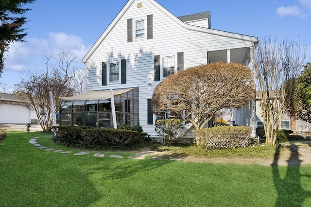 back of house featuring a yard