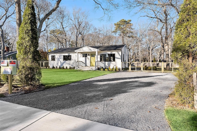 view of front of property with a front yard