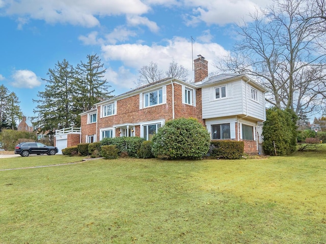 view of front of property with a front yard