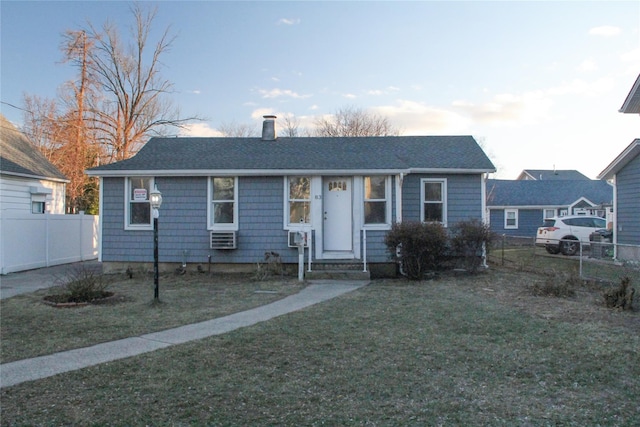 view of front facade with a front yard