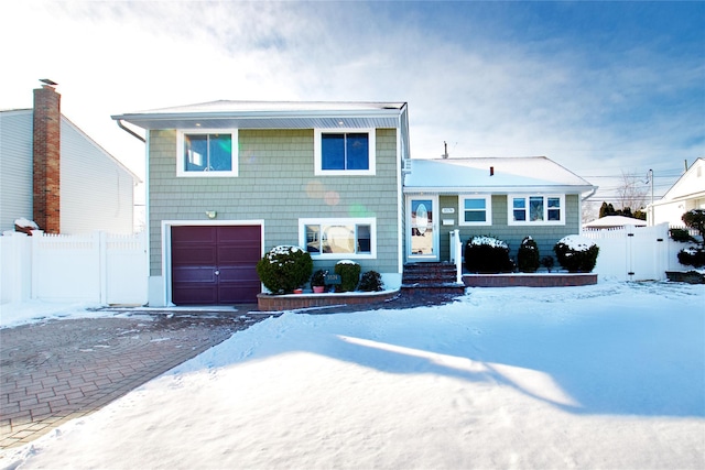 view of front facade featuring a garage