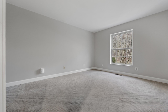 unfurnished room featuring carpet