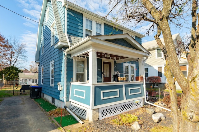 view of front of property featuring covered porch