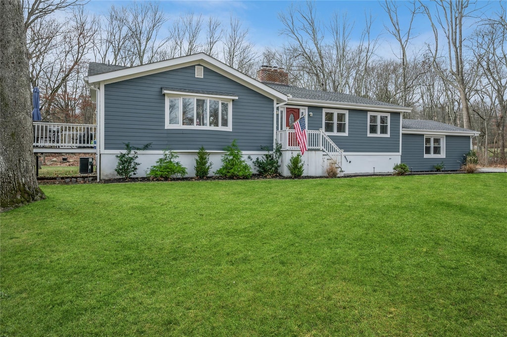 view of front of property with a front yard