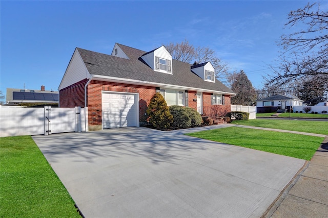 view of front of property featuring a front lawn and a garage