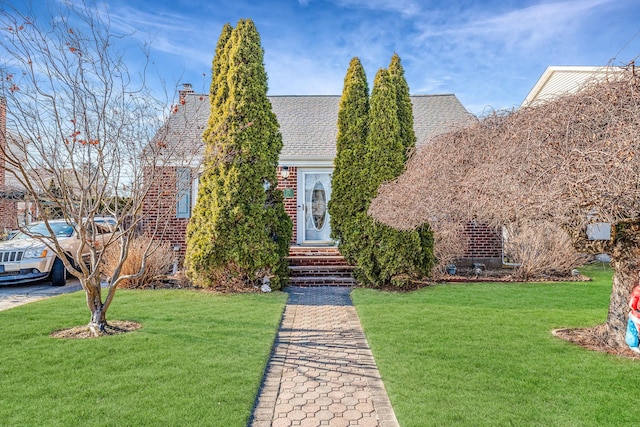 view of front of property with a front lawn