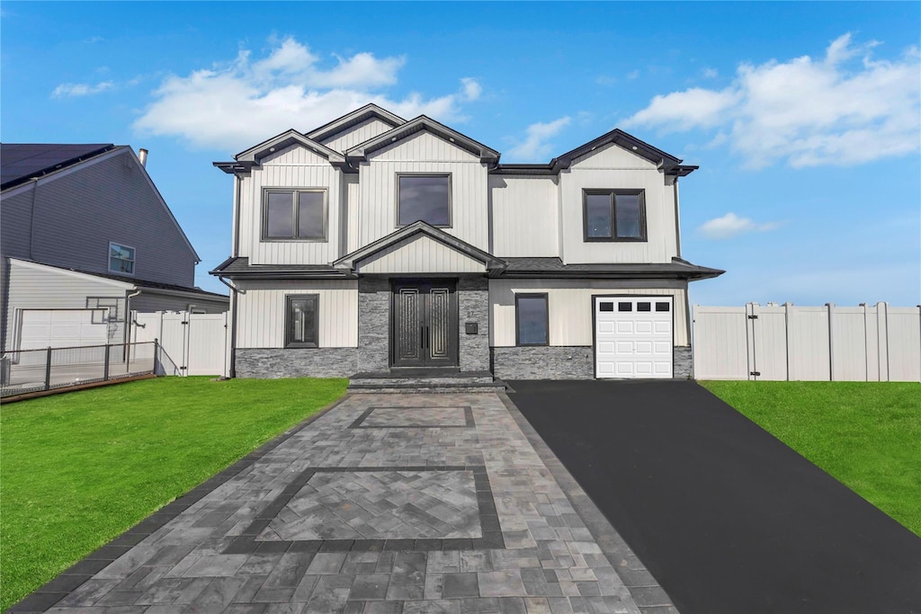 view of front of house featuring a front yard and a garage