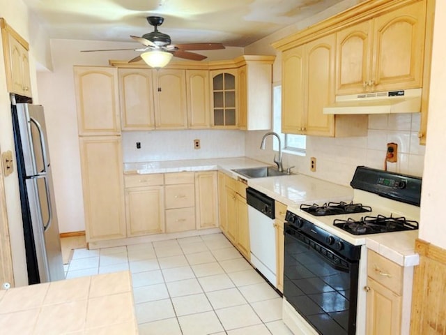 kitchen featuring sink, dishwasher, range with gas cooktop, ceiling fan, and stainless steel refrigerator