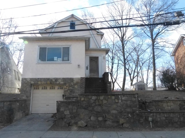 view of front of house featuring a garage