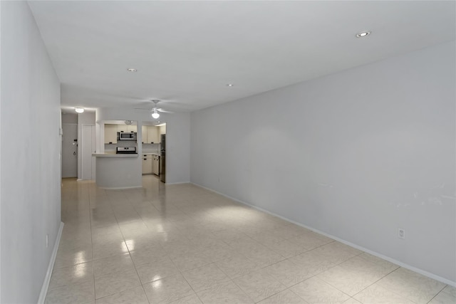 empty room featuring ceiling fan