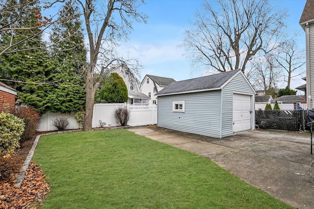 view of yard with a garage and an outdoor structure