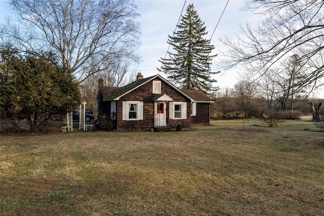 view of front of house with a front lawn