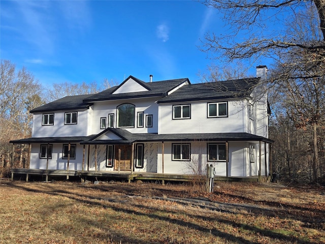 view of front of house featuring a porch and a front lawn