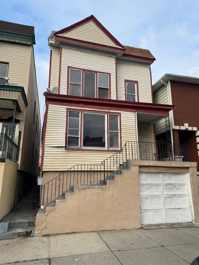 view of front facade featuring a garage