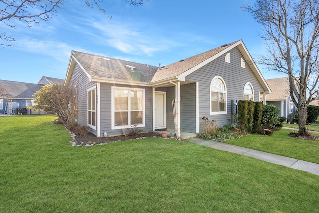 view of front of home featuring a front yard