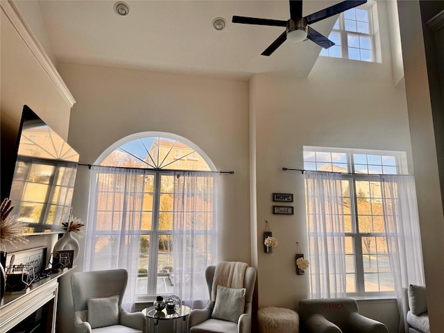 sitting room with ceiling fan