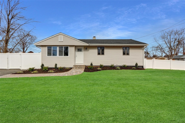 view of front facade with a front lawn