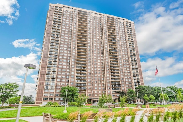 27010 Grand Central Pkwy Unit 8S, Floral Park NY, 11005, 1 bedrooms, 1.5 baths condo for sale