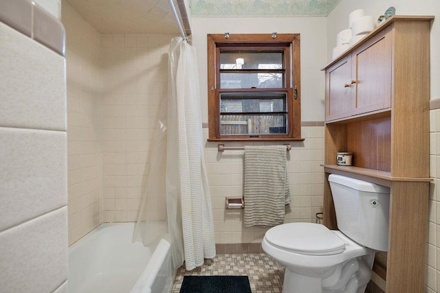 bathroom featuring toilet, tile walls, shower / tub combo with curtain, and plenty of natural light