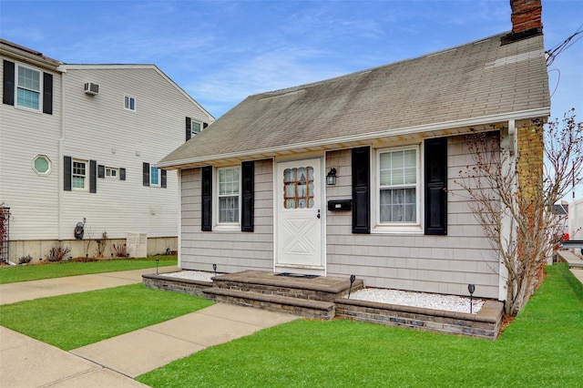 view of front of property with a front yard