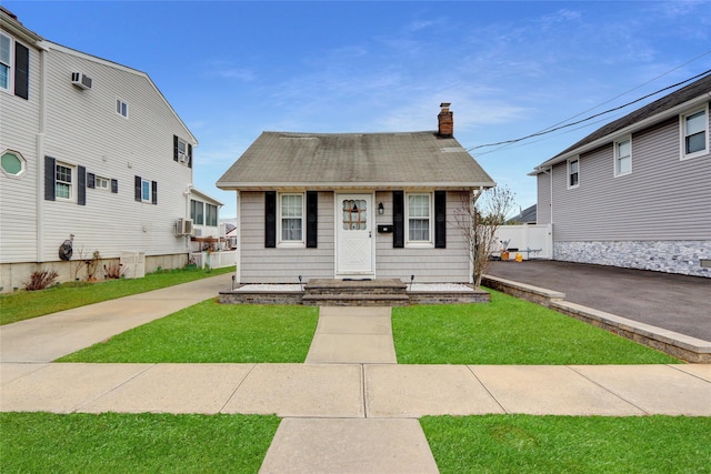 view of front of home with a front lawn