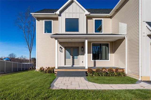 view of front of property featuring a front yard