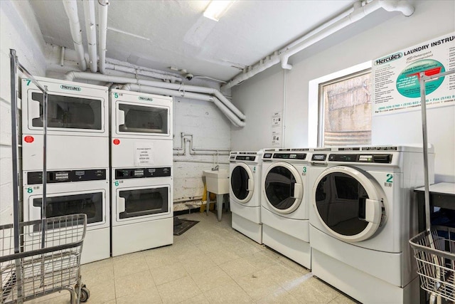 laundry room featuring washing machine and dryer and stacked washer and clothes dryer