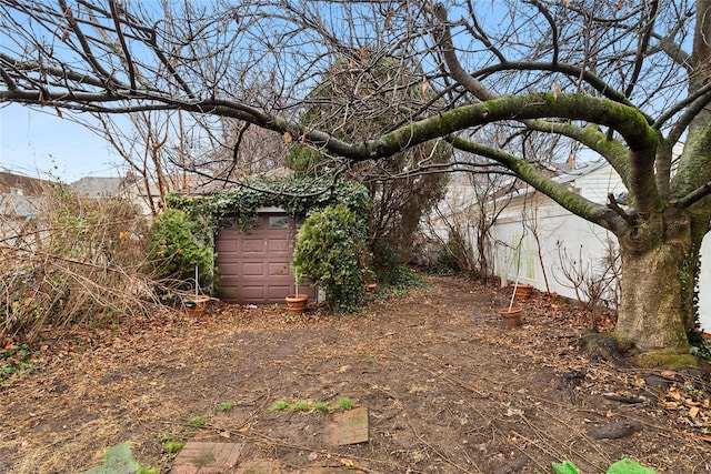 view of yard featuring a garage and an outdoor structure