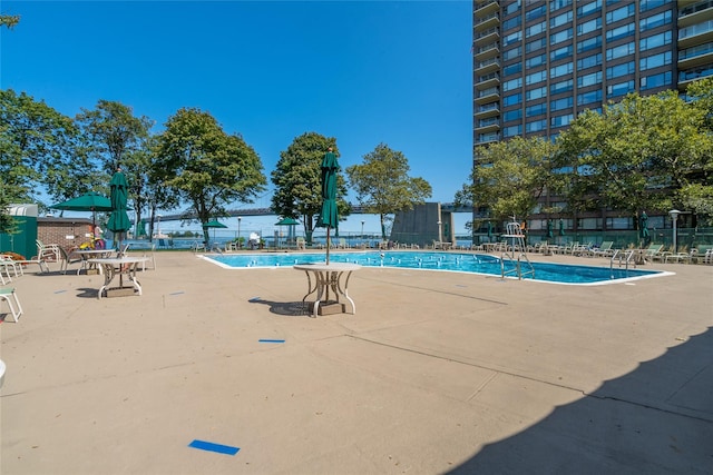 view of swimming pool